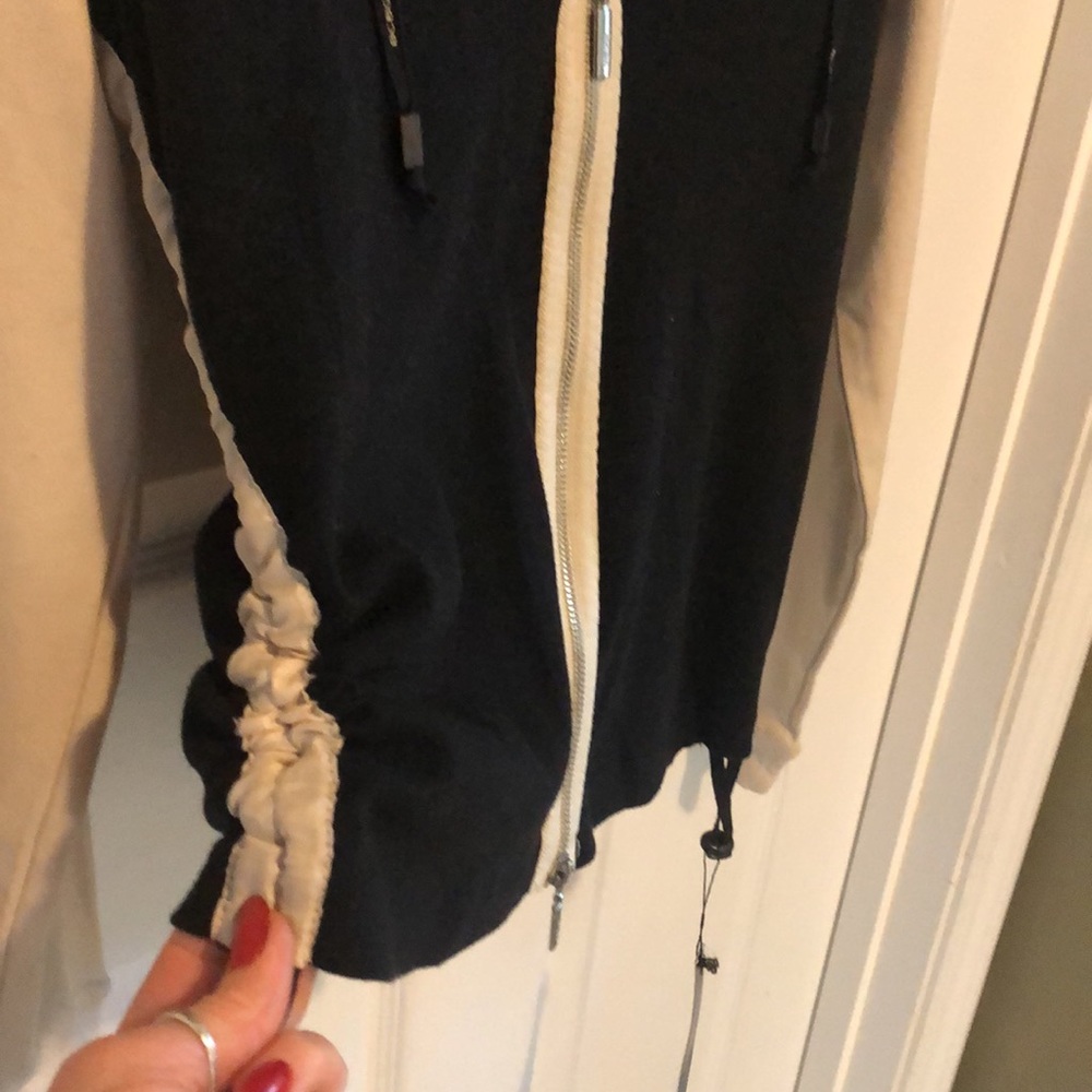 BCBG light weight jacket - Picture 7 of 7